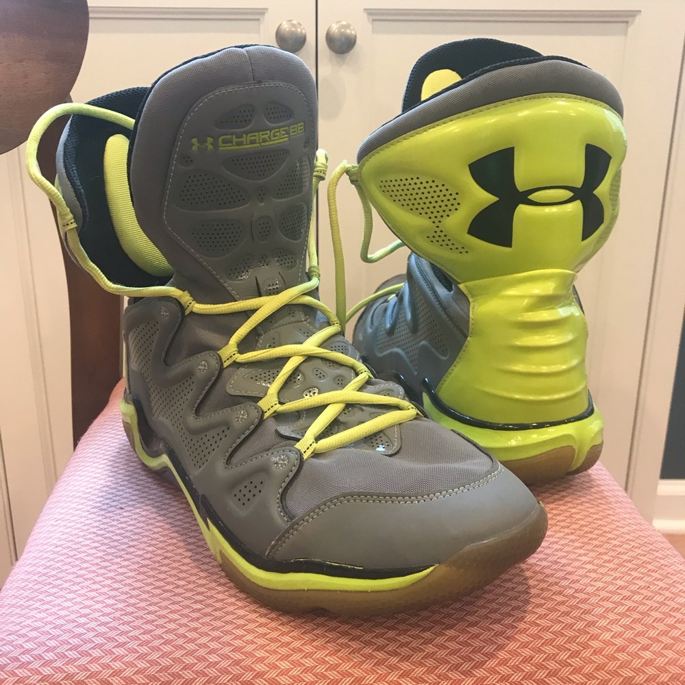 Under Armour Charge BB basketball shoe